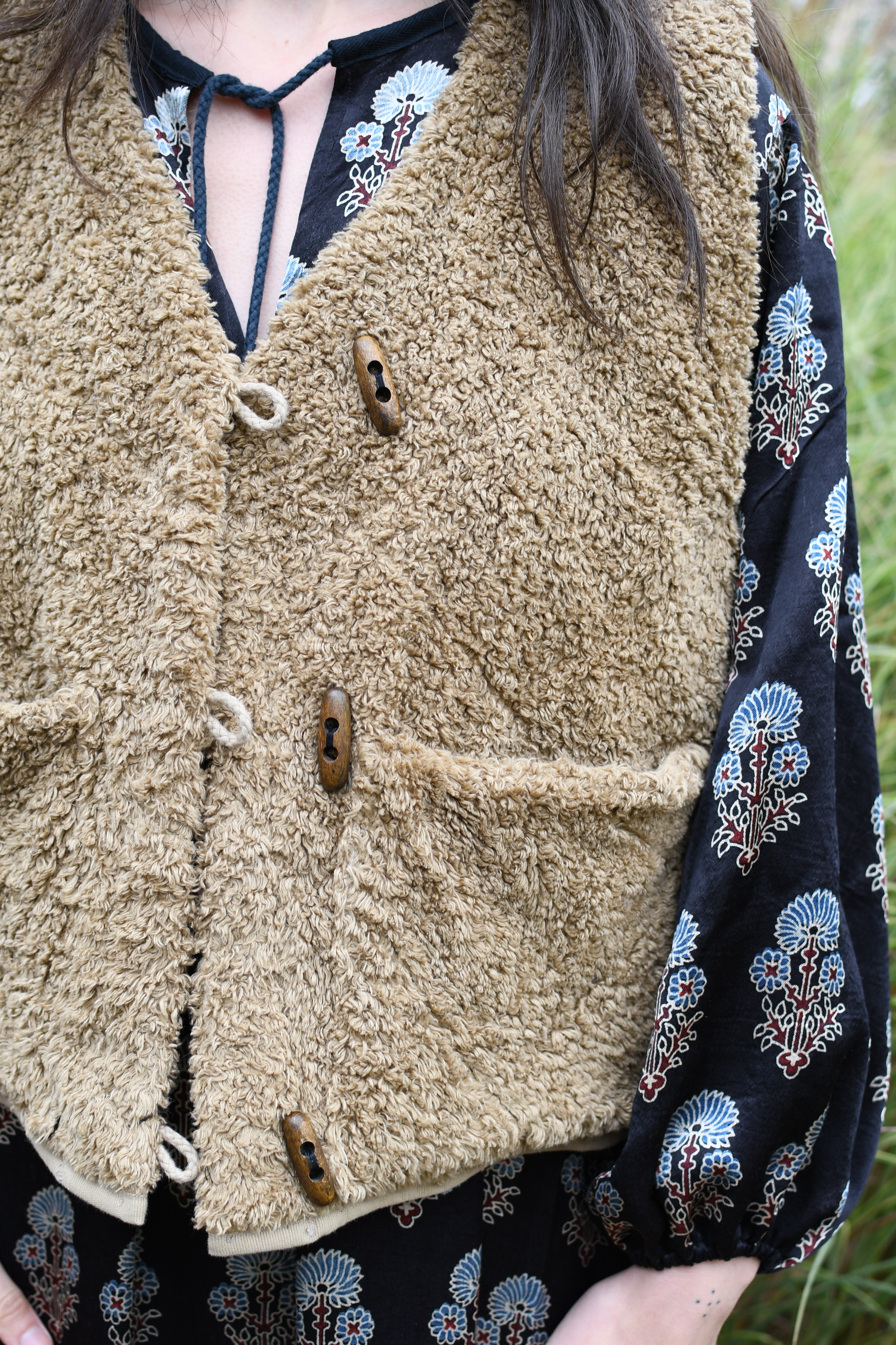 Kneesaa Vest